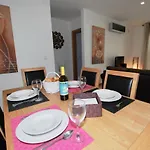 Whale - With Wi-fi And Heated Pool Apartamento